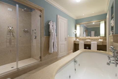HOTEL LUNGARNO - Photo 33