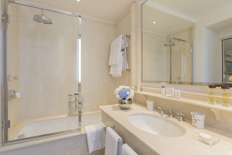 HOTEL LUNGARNO - Photo 56