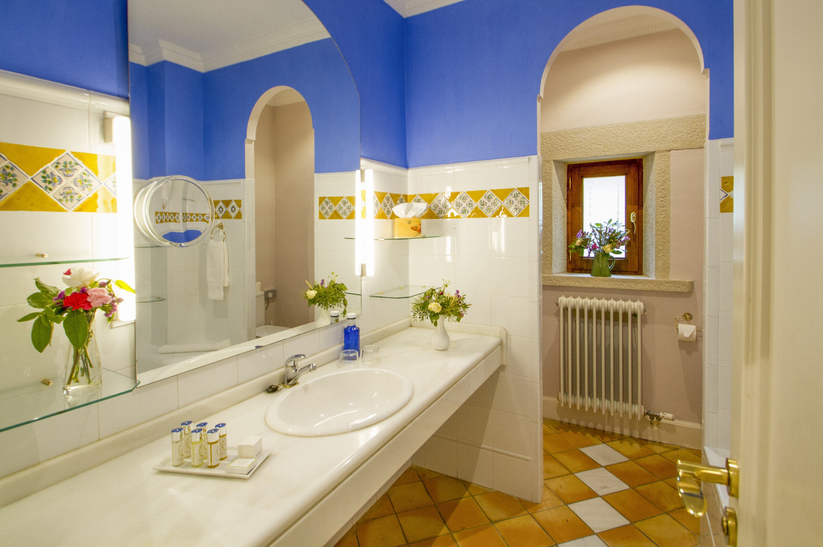 La Torre del Visco-guestroom-Suite Bathroom.jpg
