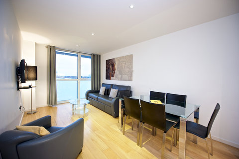 2 Bedroom Apartment Living Room
