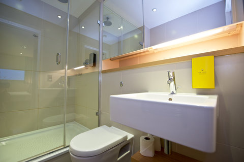 1 Bedroom Apartment Bathroom