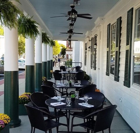 ON HOLD WASHINGTON INN-guestroom-Hotel Front Dining Area.jpg