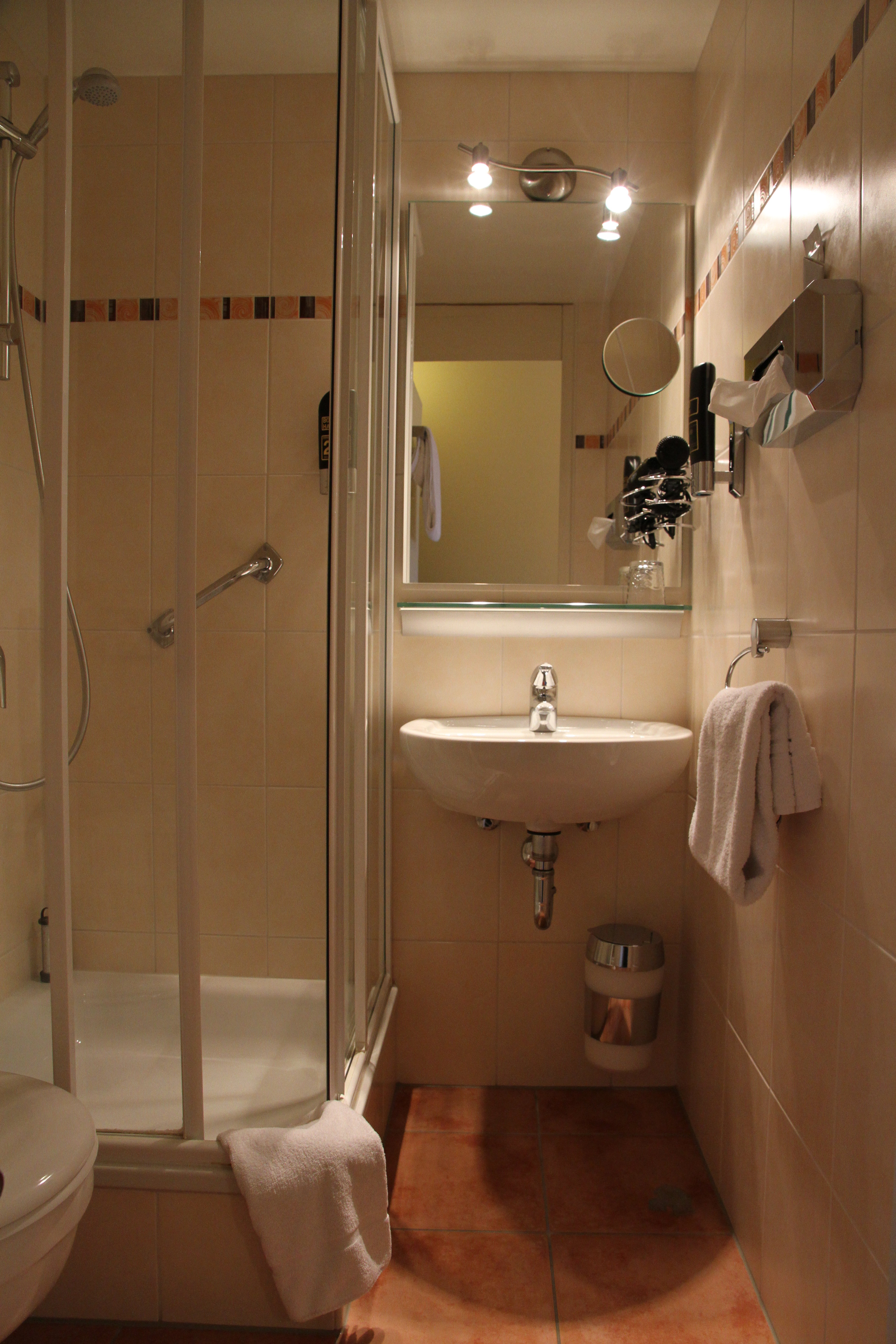 TOP AMBERGER WUERZBURG-guestroom-Bathroom Single_TOP Hotel Amberger Wuerzburg.jpg