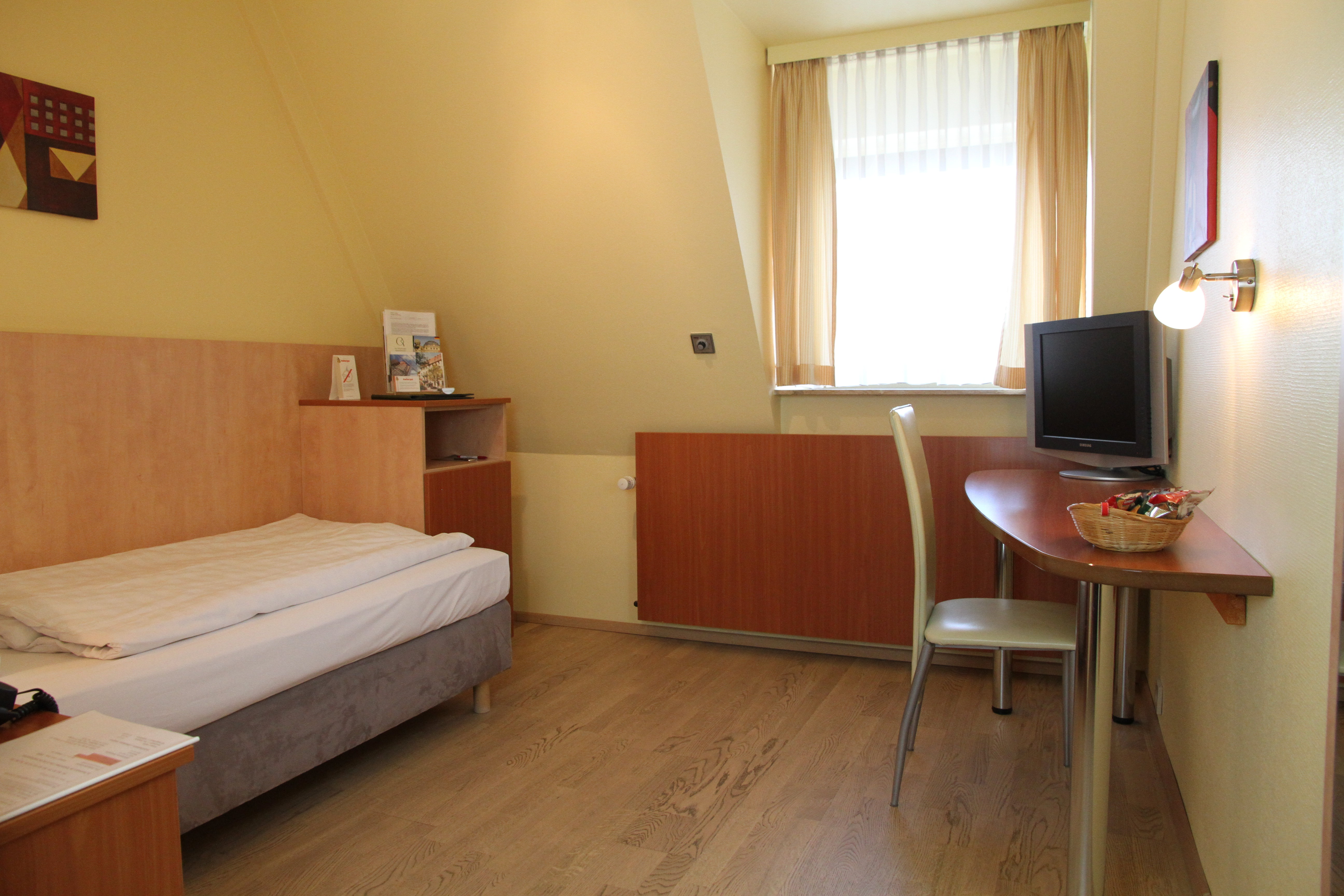 TOP AMBERGER WUERZBURG-guestroom-Single Room 1_TOP Hotel Amberger Wuerzburg.jpg