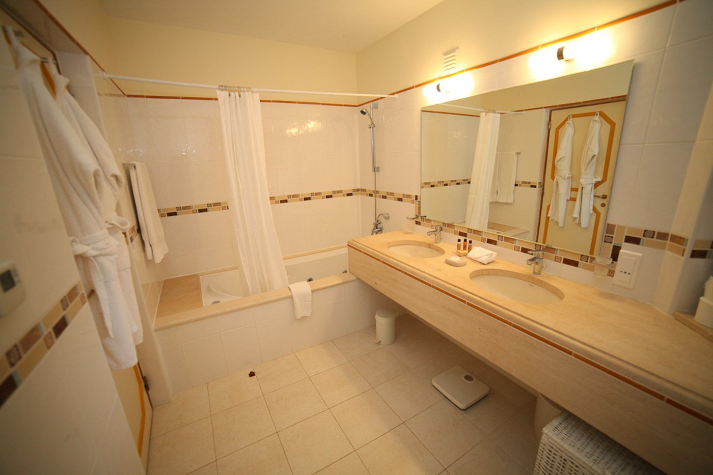 TBD FOUR SEASONS VILAMOURA-guestroom-Studio Apartment Bathroom.jpg
