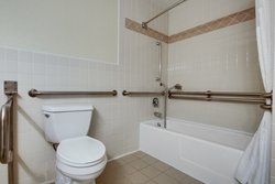  - Holiday Inn Westbury Carle Place