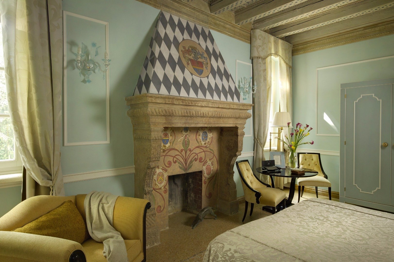 Villa Cordevigo-guestroom-Elegance Room of the Bishop .jpg