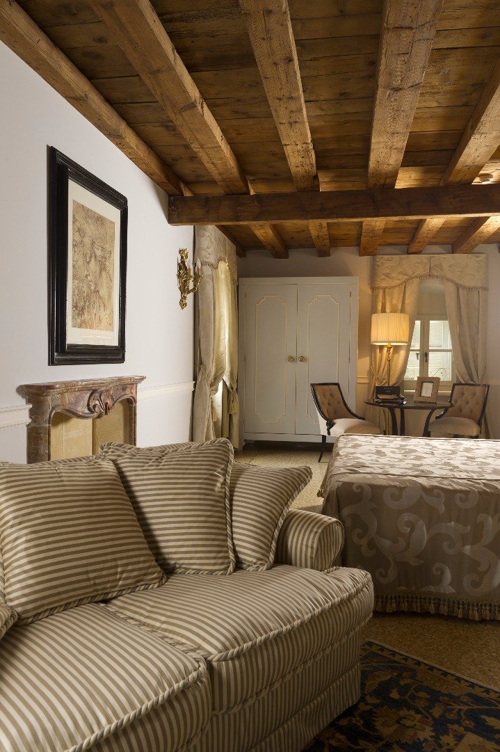 Villa Cordevigo-guestroom-Junior Suite.jpg