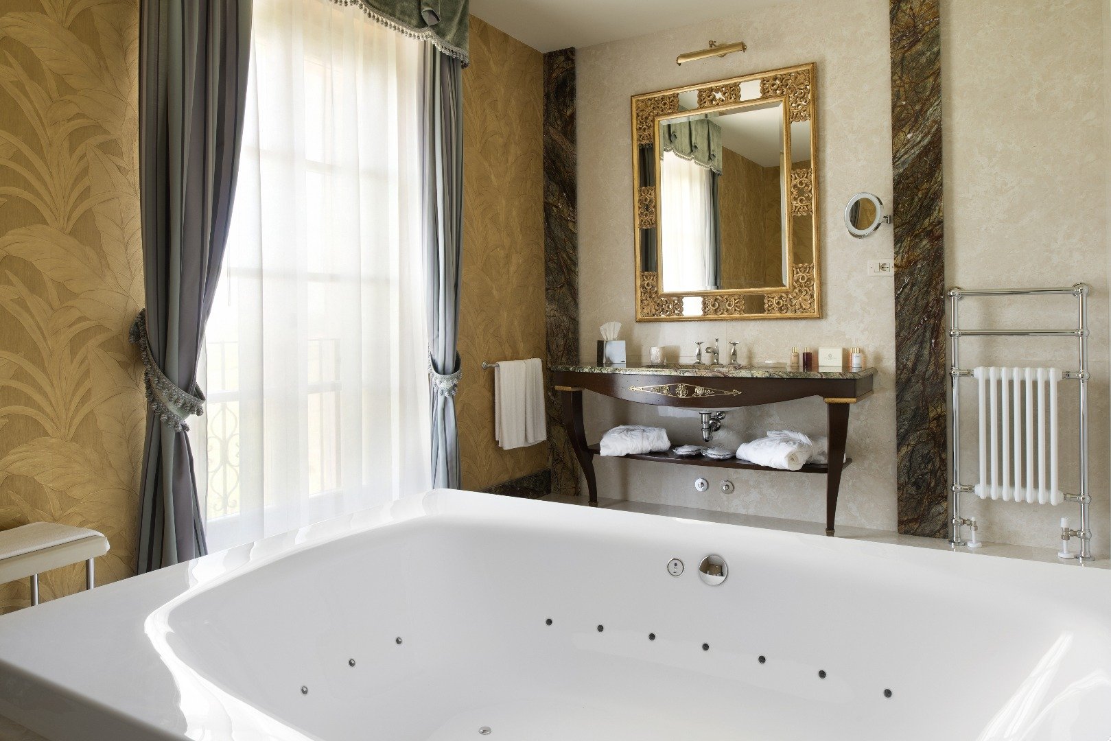 Villa Cordevigo-guestroom-Romeo And Juliet Suite Bathroom.jpg