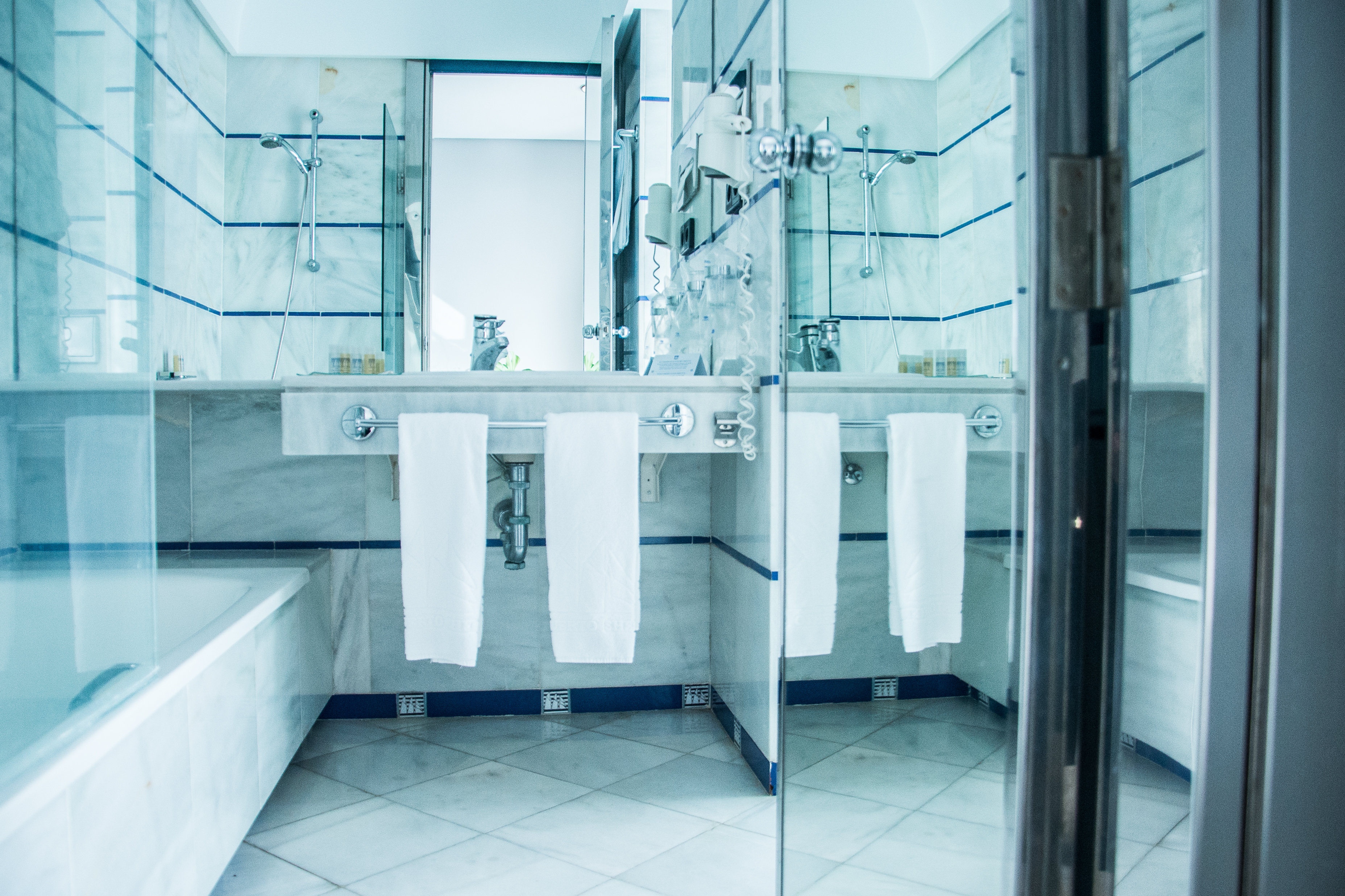 HOTEL PUERTO SHERRY-guestroom-Bathroom.jpg