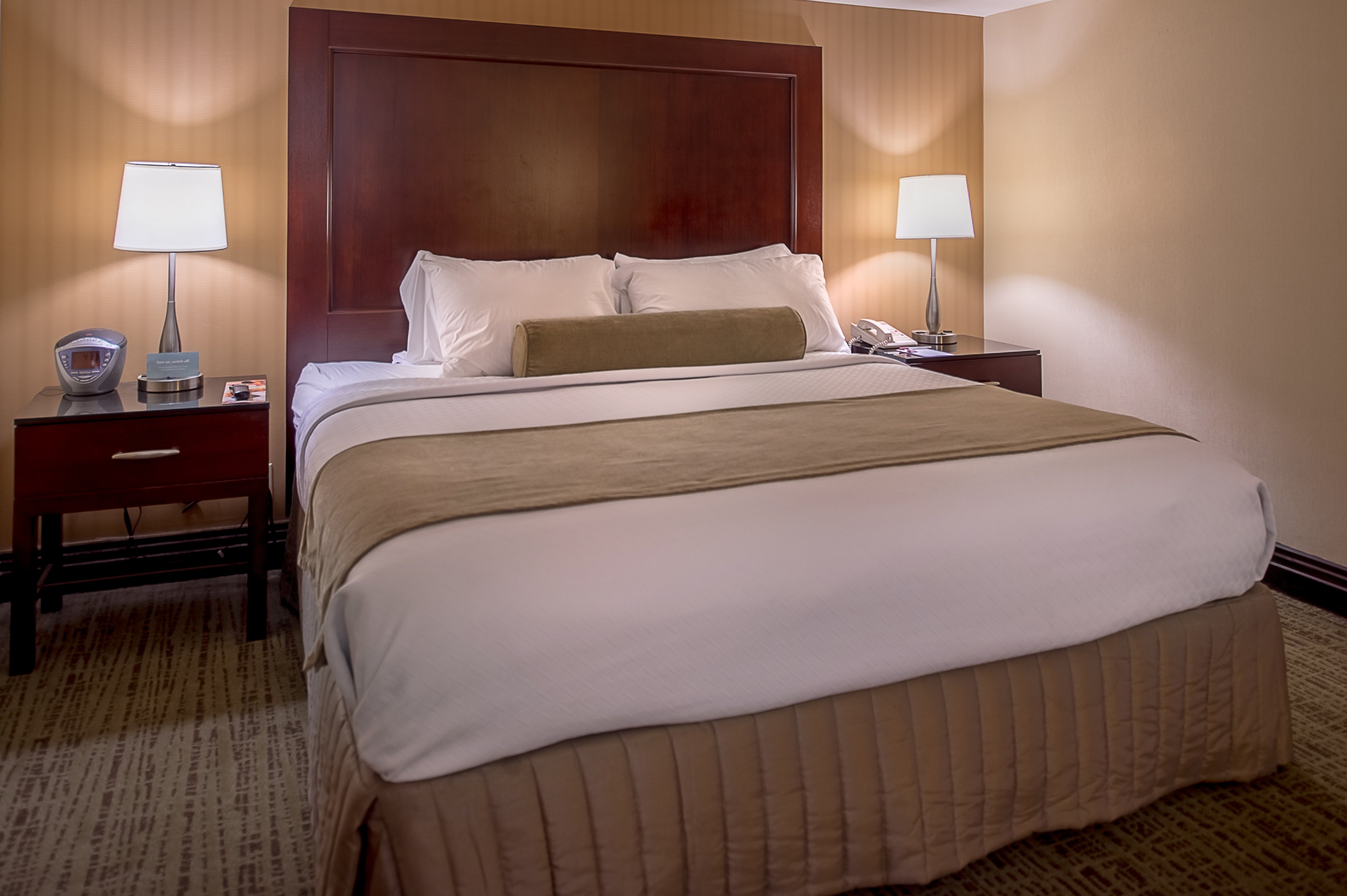 CROWNE PLAZA ST LOUIS AIRP-guestroom-Junior Suite.jpg