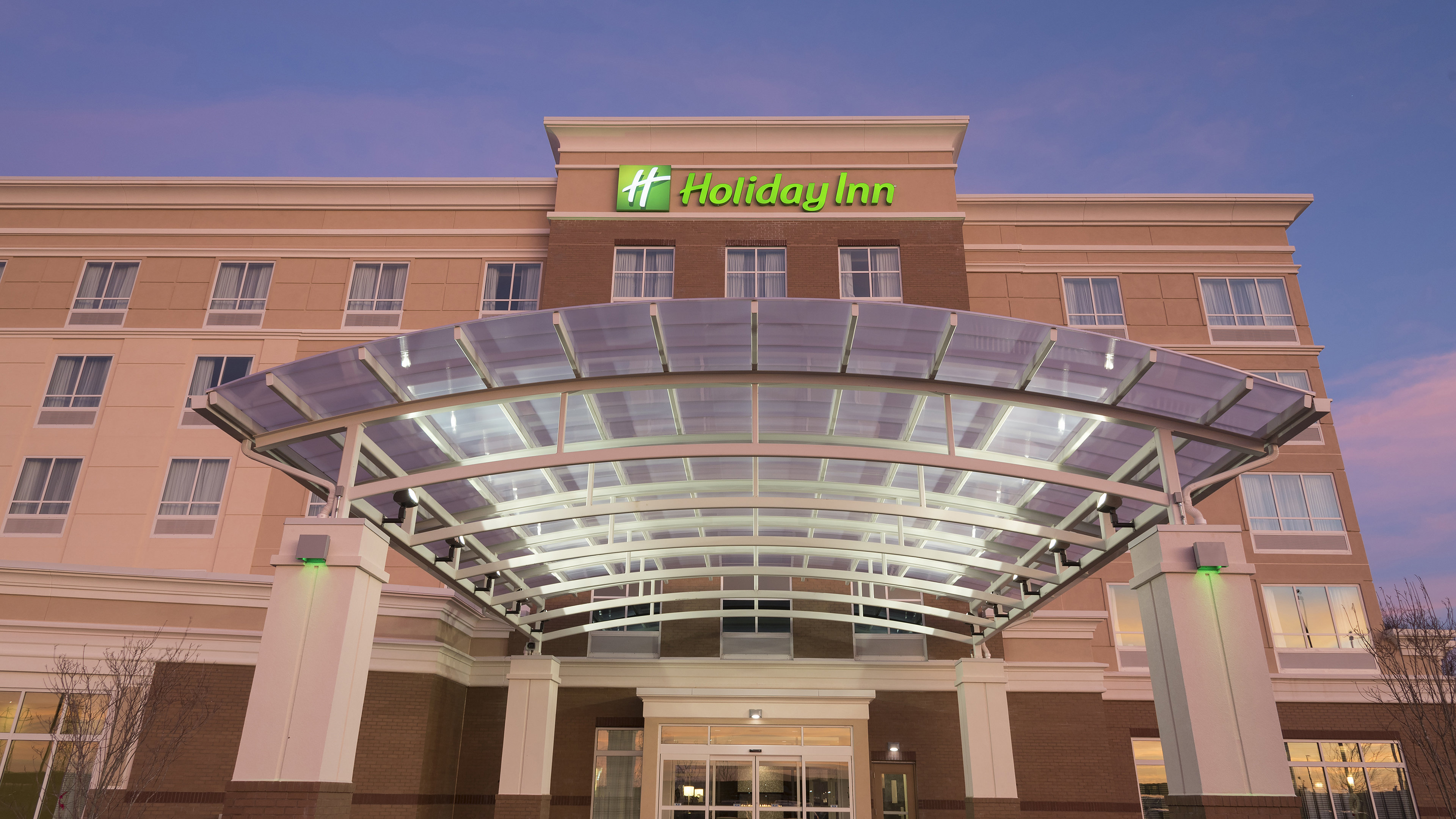 Welcome to the Award Winning Holiday Inn Indianapolis Airport