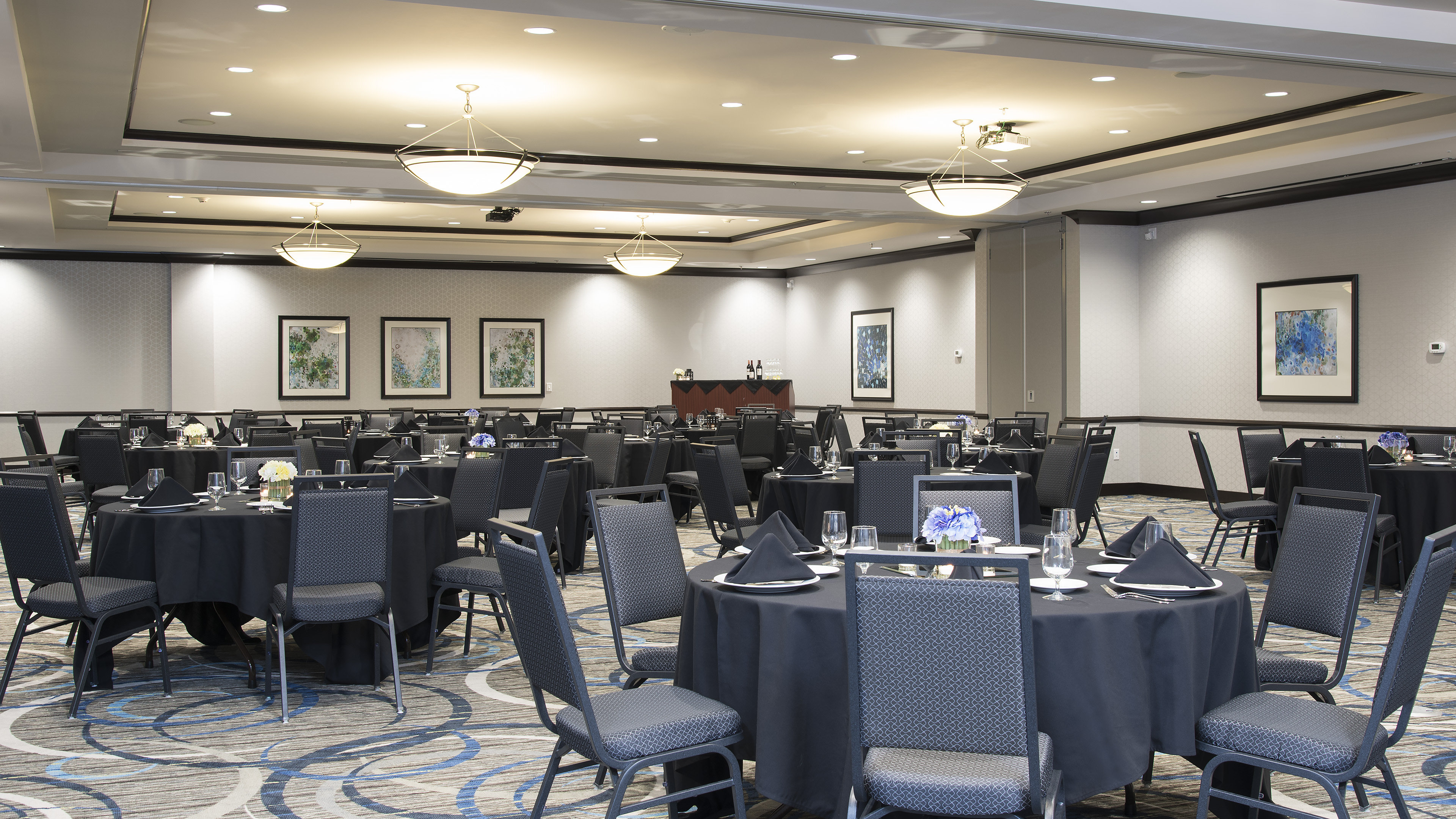 Host your next event at the Holiday Inn Indianapolis Airport