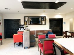  - Holiday Inn Express & Suites Hamilton - I-74, Exit 1