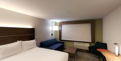 - Holiday Inn Express & Suites Livonia - I-96, Exit 177
