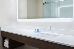  - Holiday Inn Express & Suites Airport East Columbus