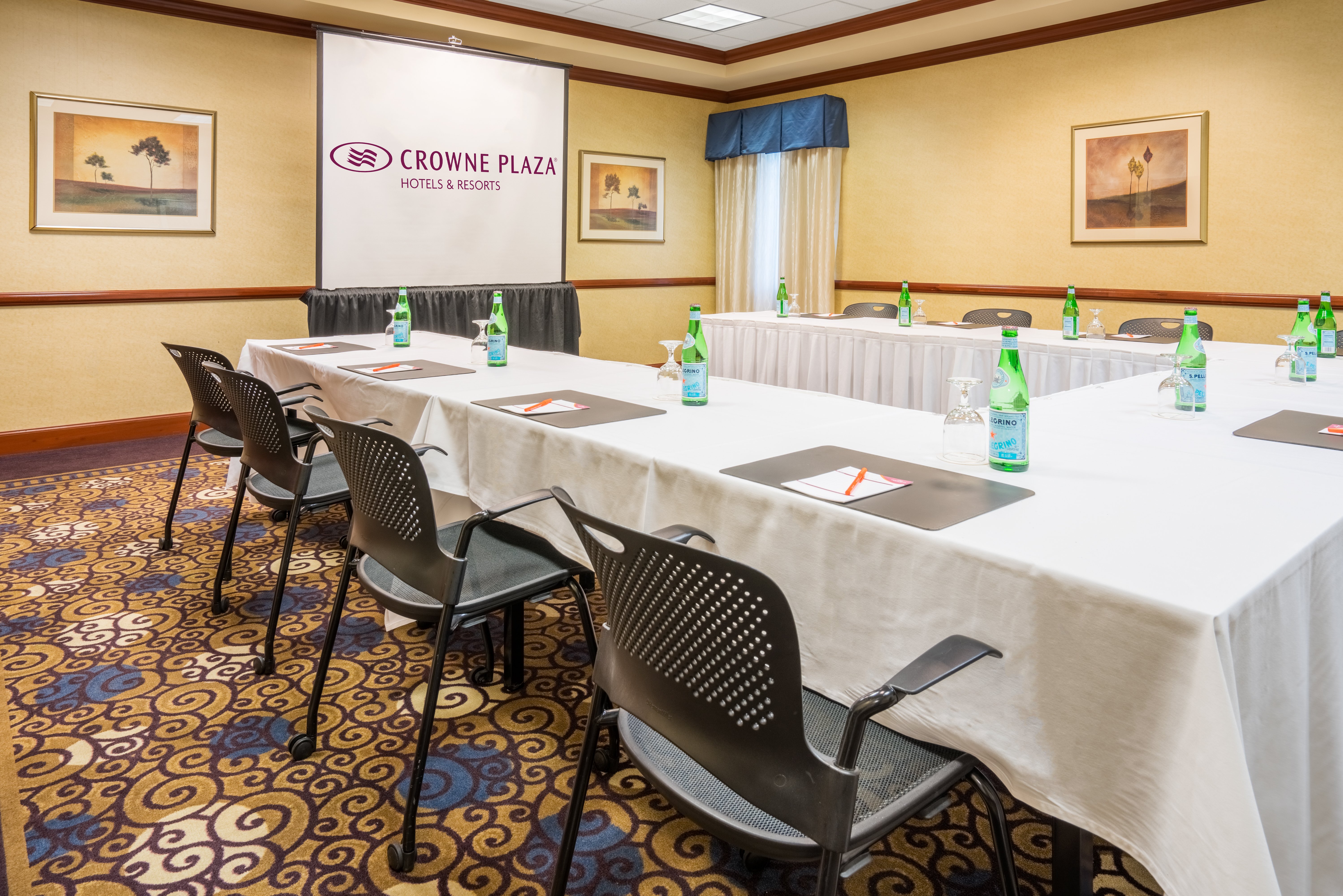 Crowne Plaza Pittsburgh South Meeting Room