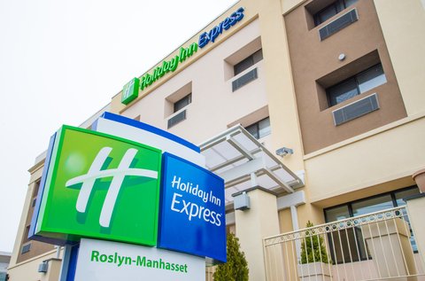 The Holiday Inn Express Roslyn located in the heart of Long Island