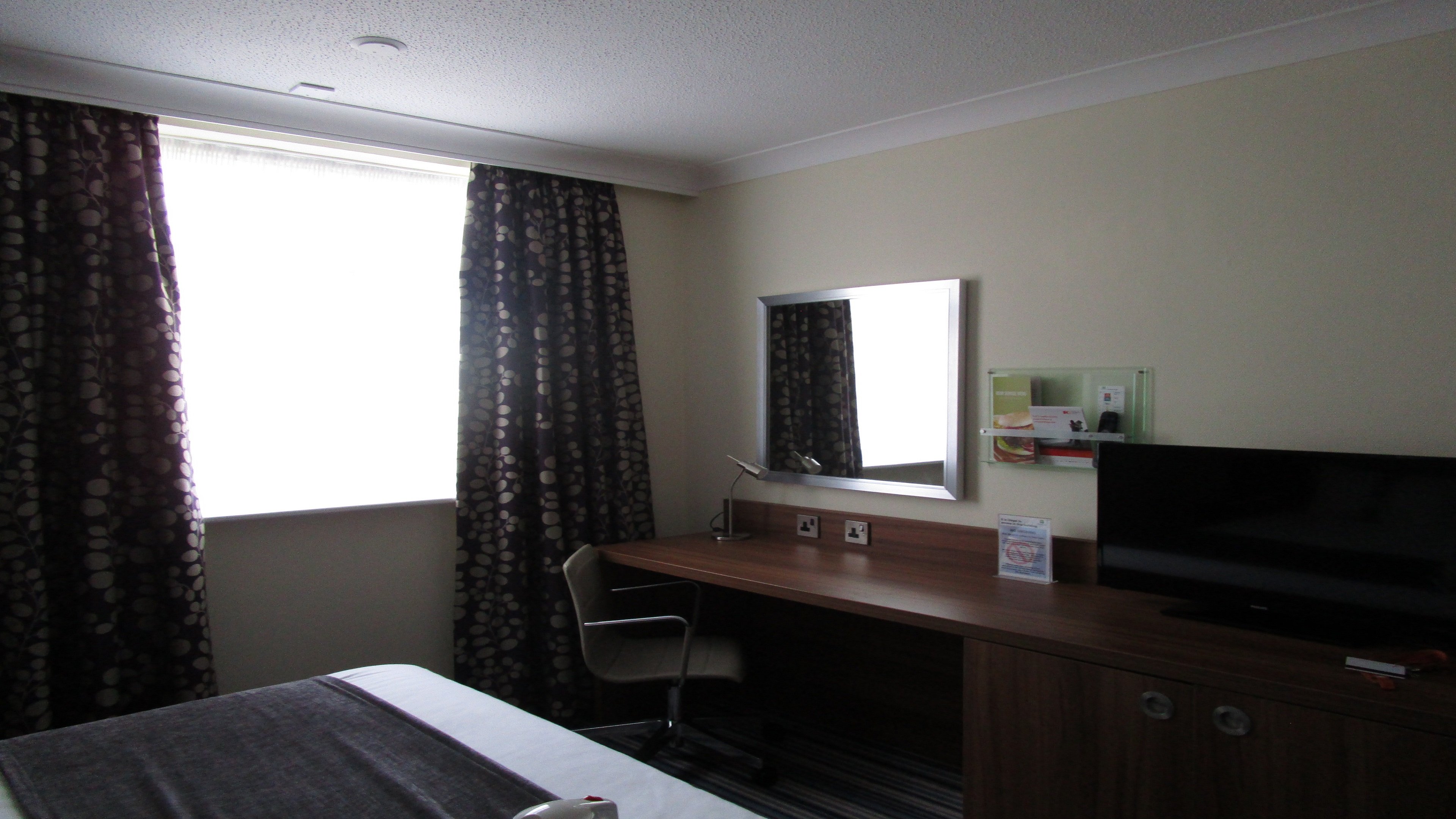 HOLIDAY INN LEEDS GARFORTH BY IHG-guestroom-Guest Room.jpg