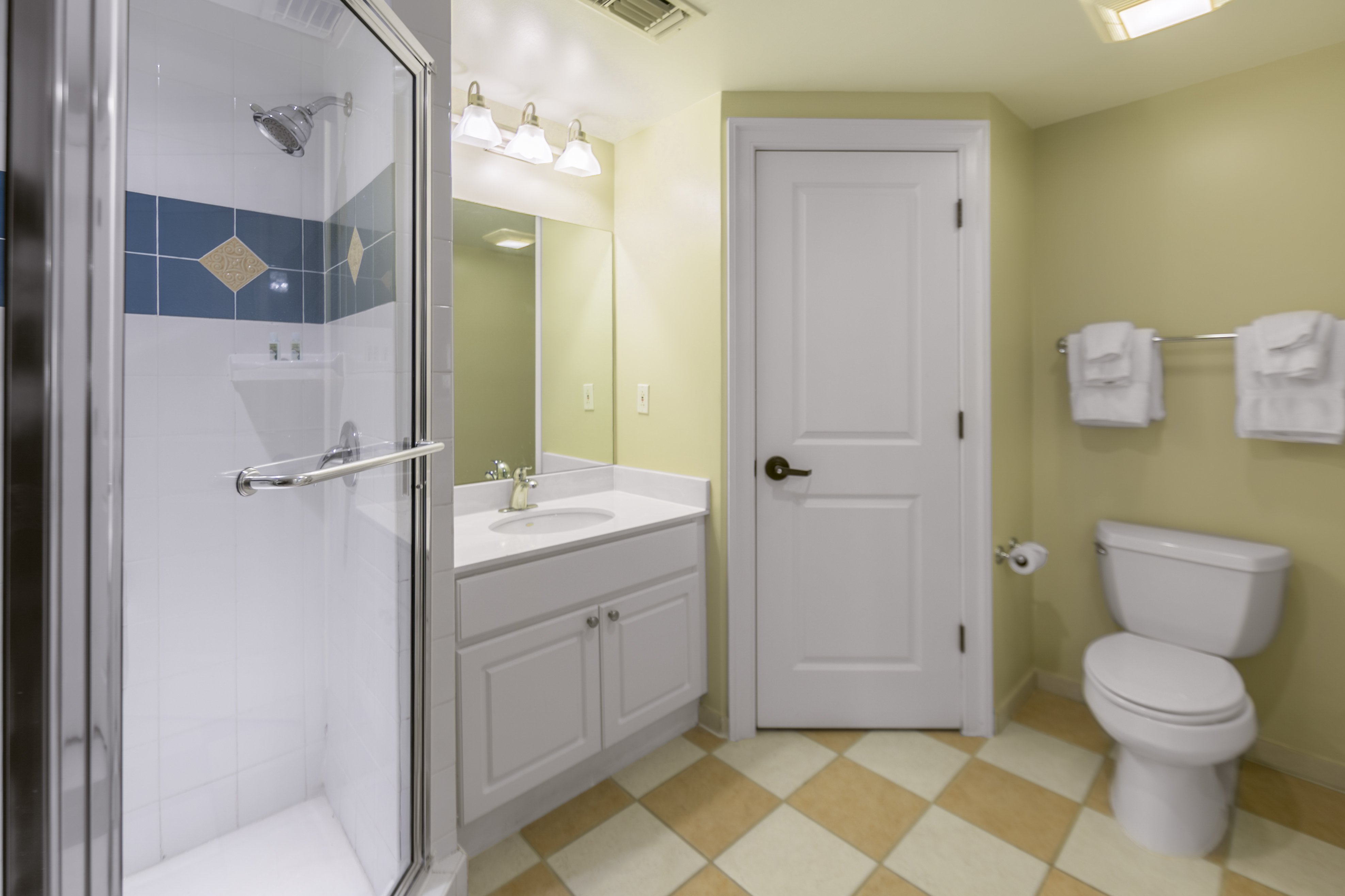 HOLIDAY INN CLUB VAC SOUTH BCH-guestroom-Bathroom in One Bedroom Villa King .jpg