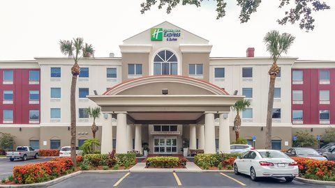 Welcome to the Holiday Inn Express & Suites St. Petersburg North!