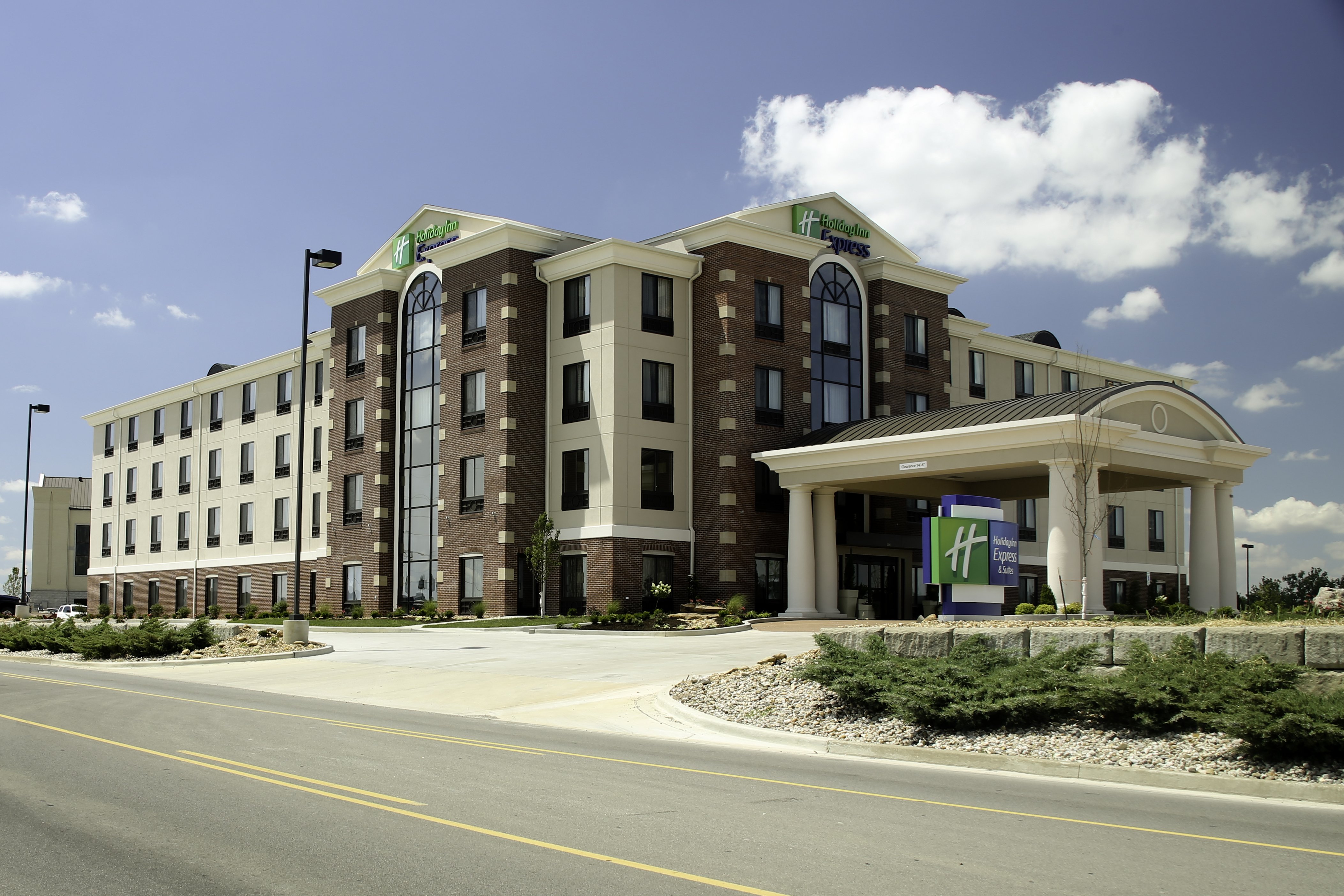 Holiday Inn Express Suites Marion