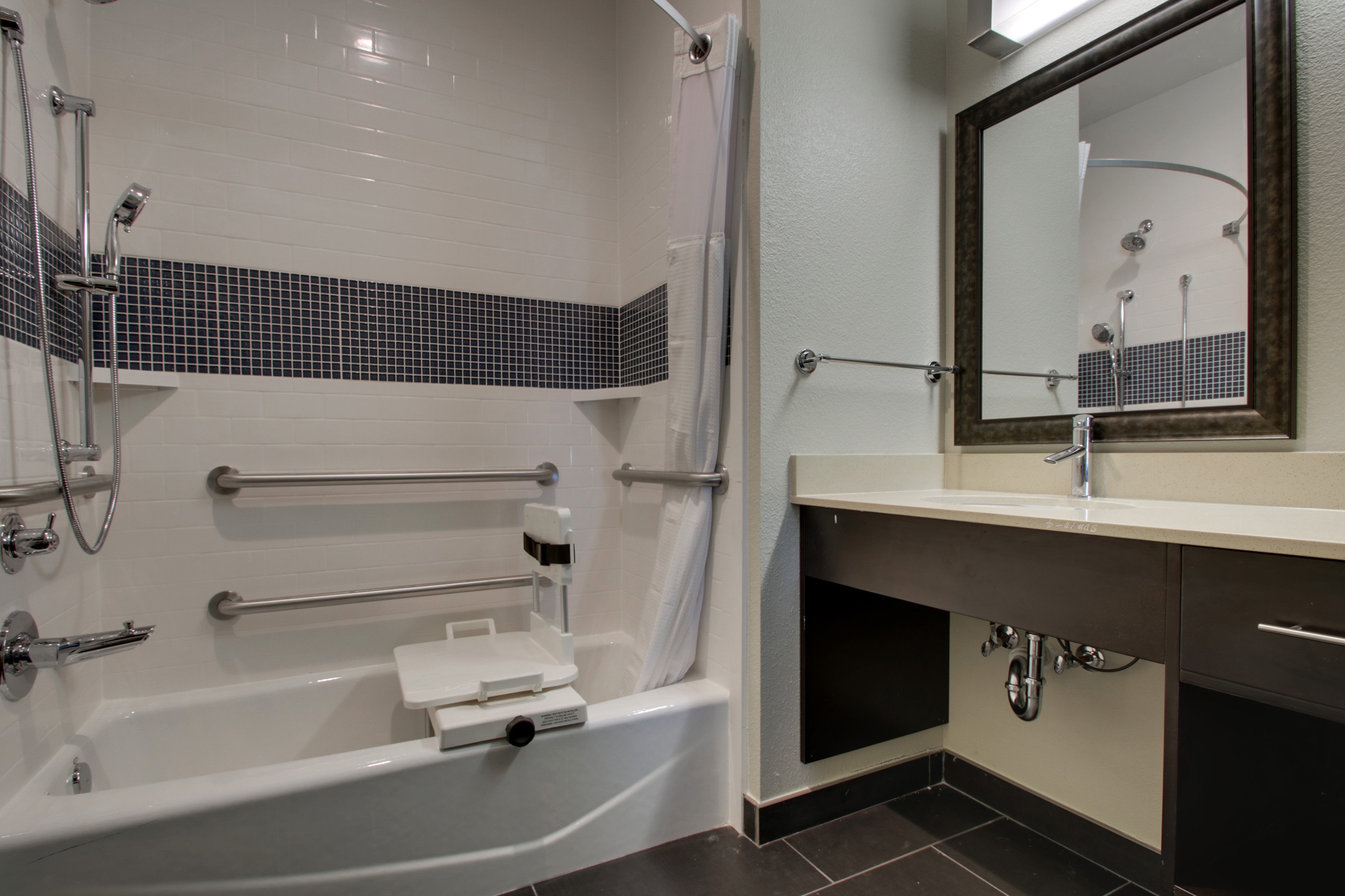 STAYBRIDGE STES THE COLONY BY IHG-guestroom-Wheelchair Accessible.jpg