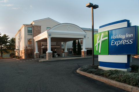 Hotel Exterior 2