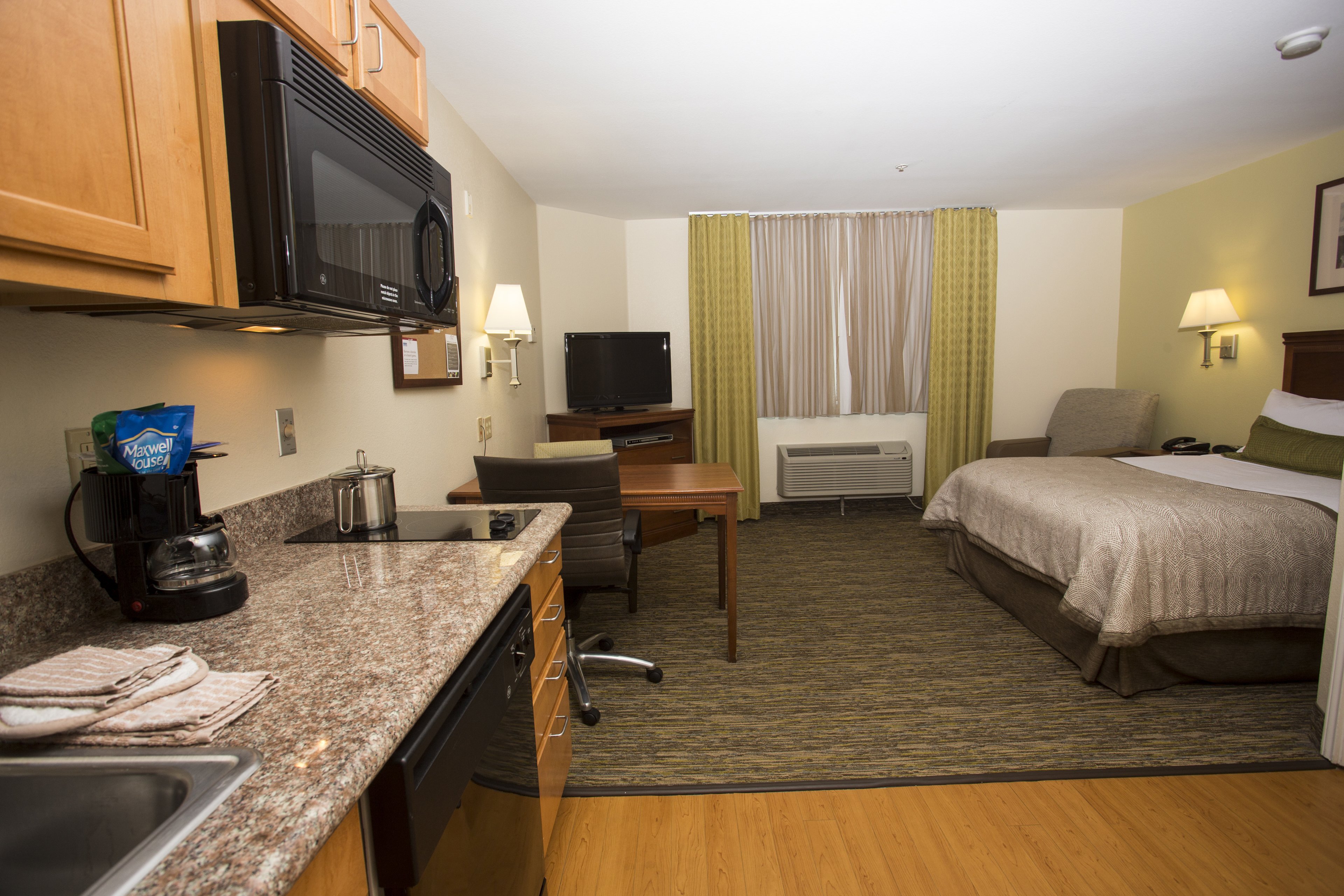 CANDLEWOOD SUITES PORT ARTHUR BY IH-guestroom-Queen Bed Guest Room.jpg