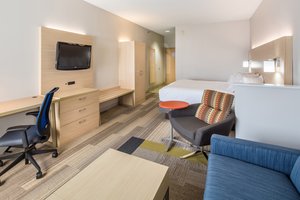 rapids cedar inn express holiday