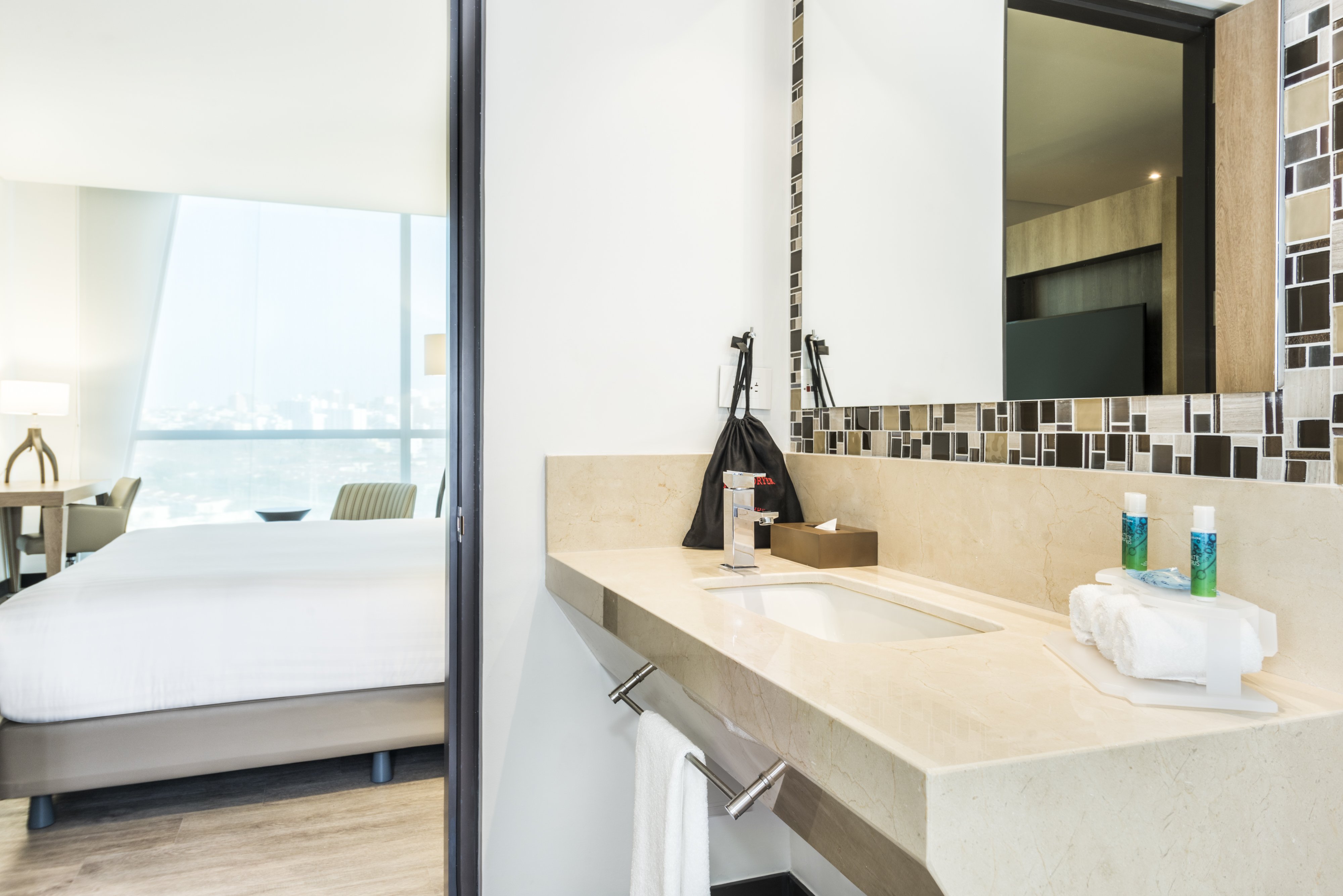 HOLIDAY INN EXP BAQ BUENAVISTA BY I-guestroom-Bathroom Amenities.jpg