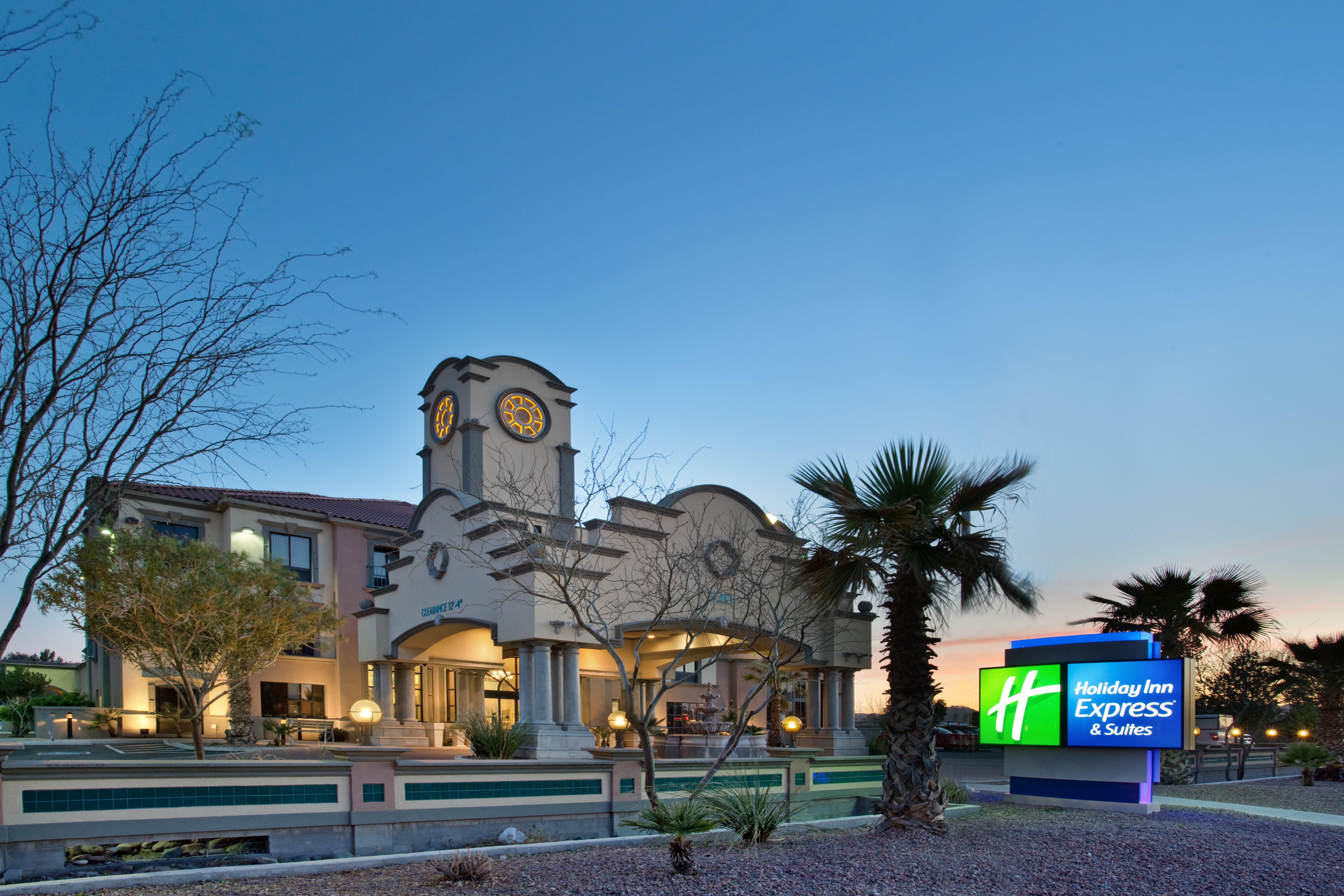 Come and enjoy a stay at Holiday Inn Express & Suites Tucson Mall!