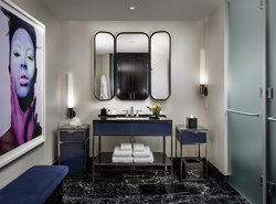  - Bisha Hotel Downtown Toronto