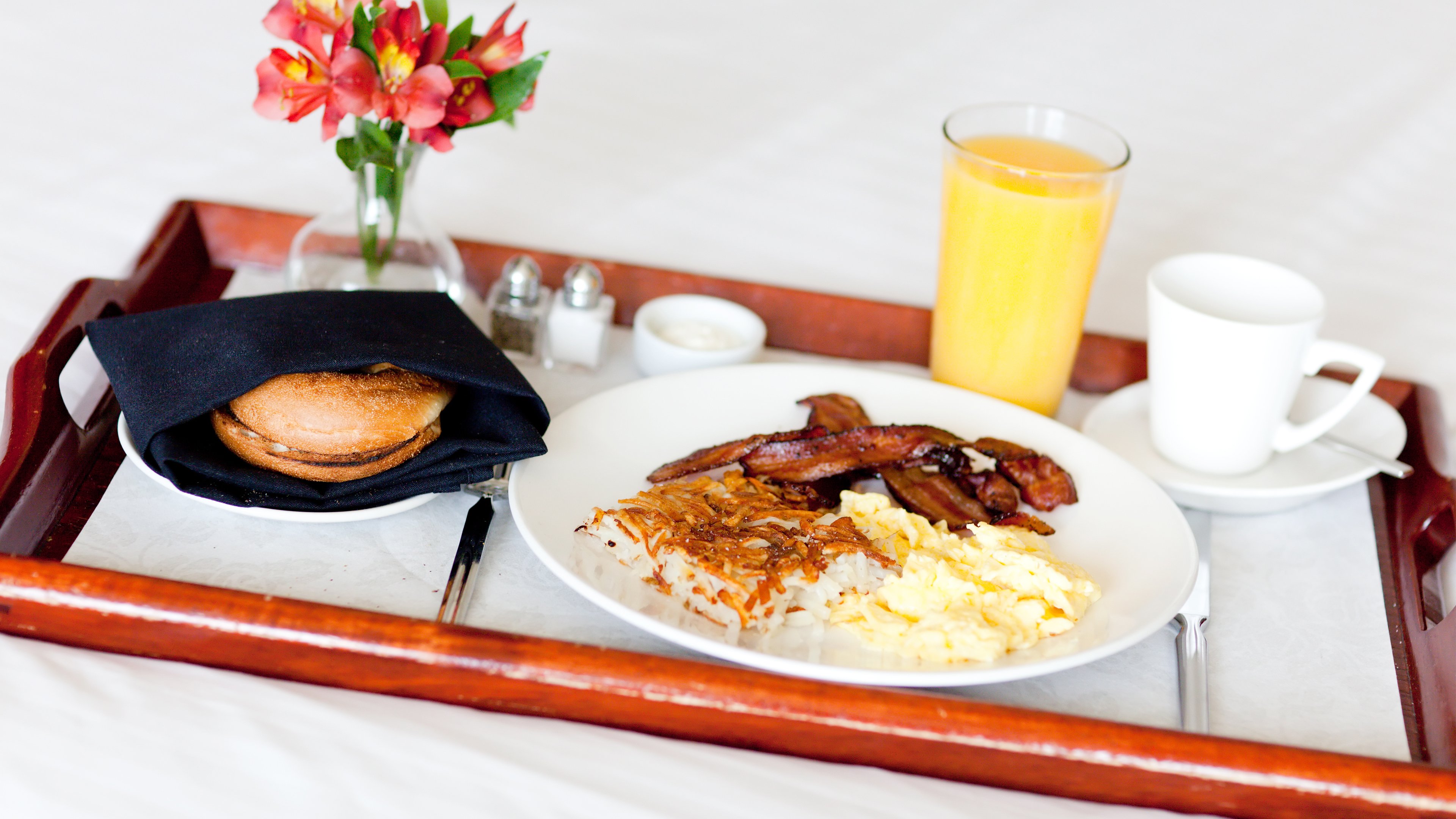HOLIDAY INN SELECT BY IHG-guestroom-Room Service.jpg
