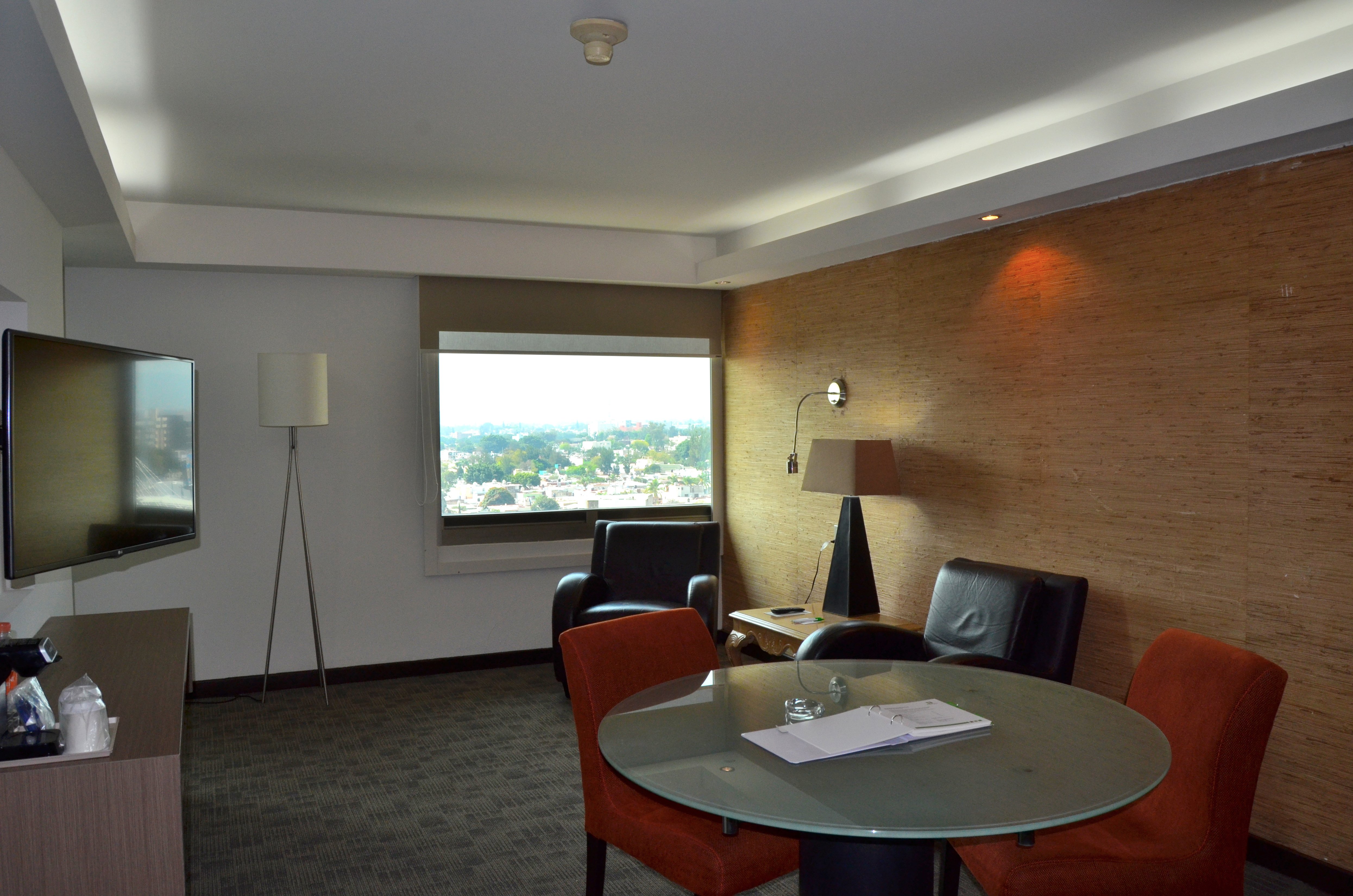 HOLIDAY INN SELECT BY IHG-guestroom-Junior Suite.jpg