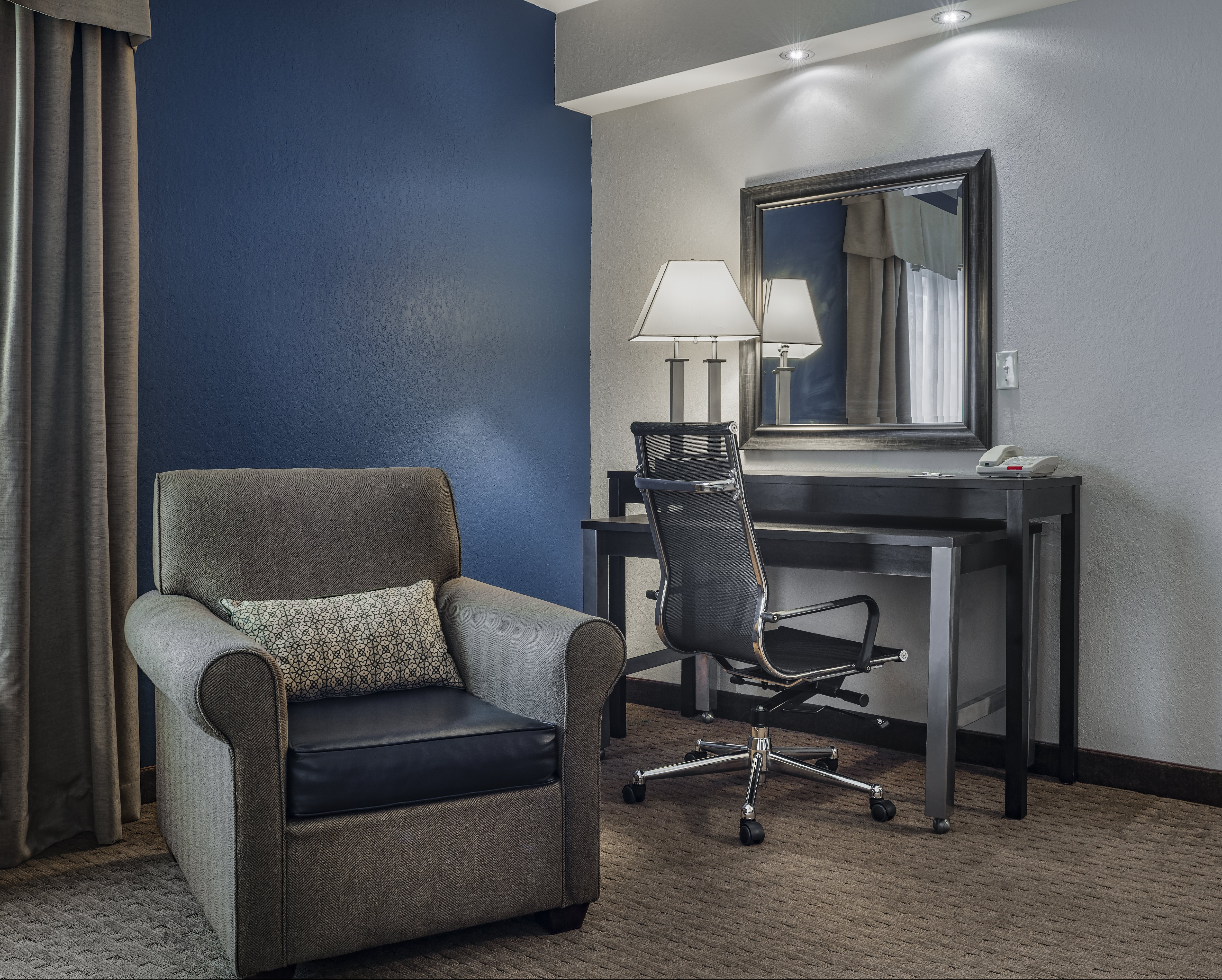 Junior King Suite Expandale Work Space With Additional Outlets