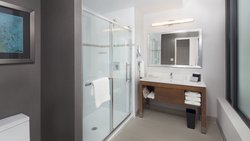  - Holiday Inn & Suites Centreville Montreal