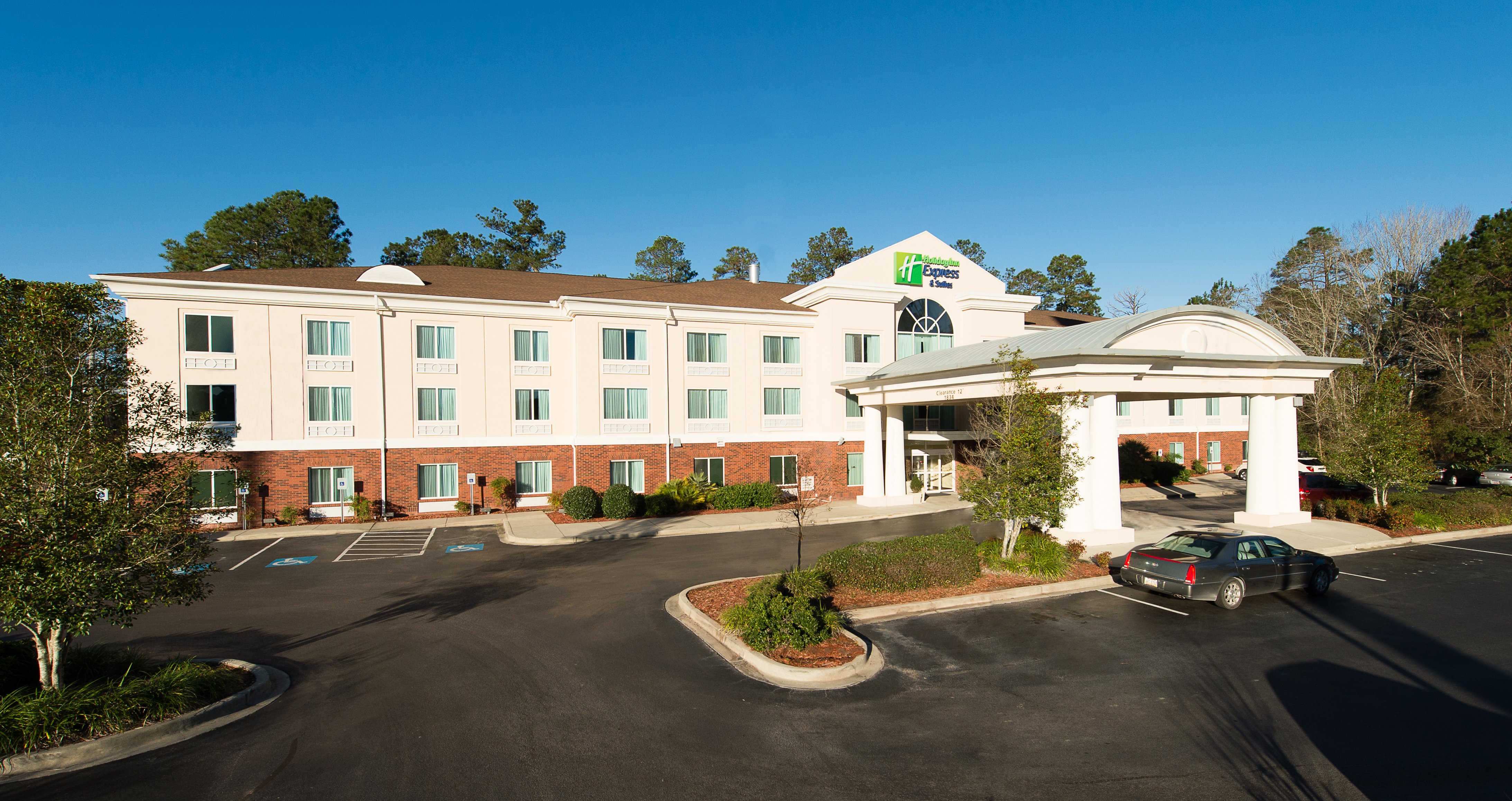 The Holiday Inn Express & Suites Walterboro SC Hotel
