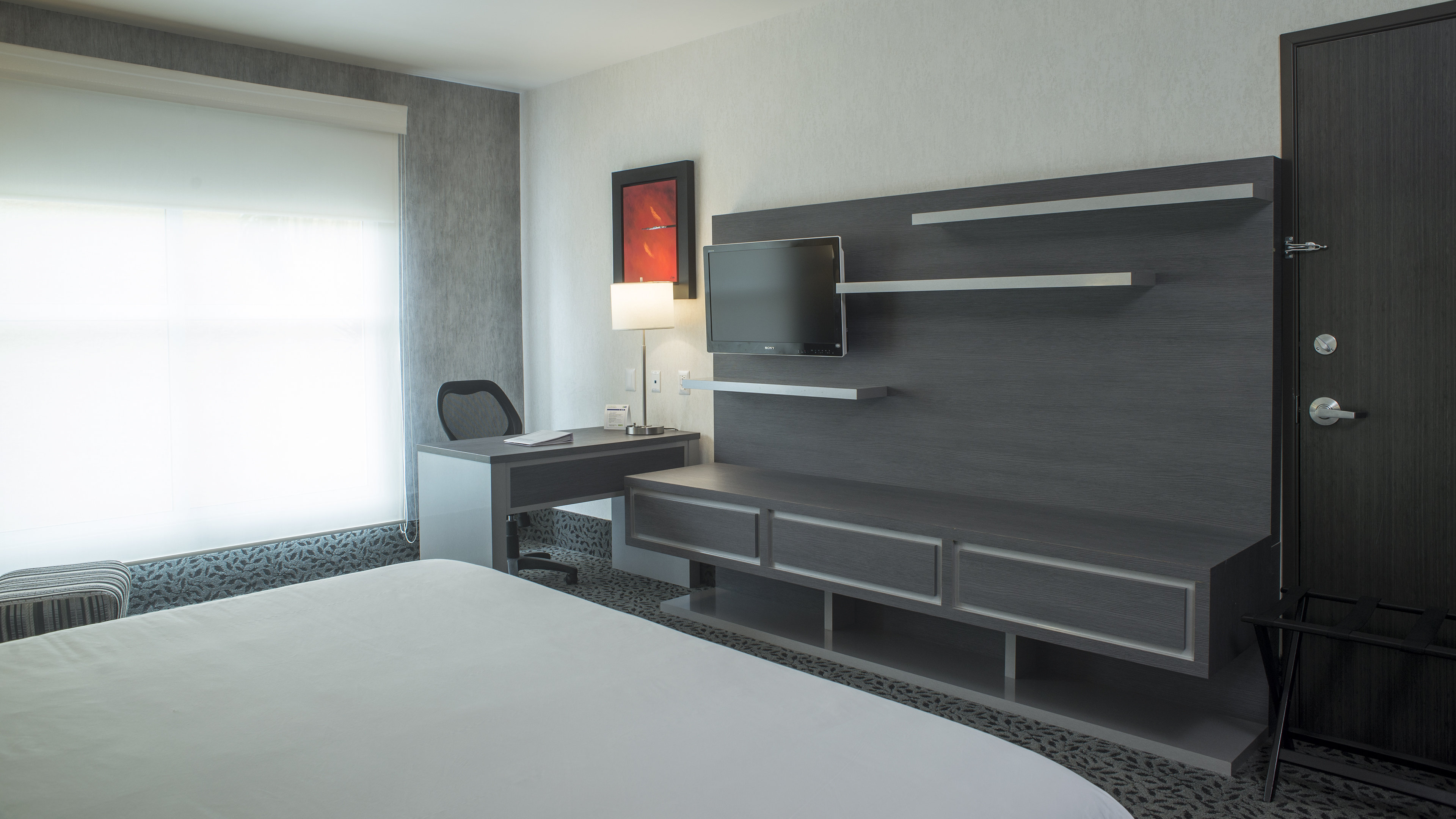 HOLIDAY INN EXPRESS QUERETARO-guestroom-Wheelchair Accessible.jpg