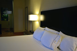  - Holiday Inn Express Downtown Cleveland - I-90, Exit 172A & 173A