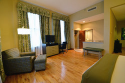  - Holiday Inn Express Downtown Cleveland - I-90, Exit 172A & 173A