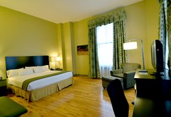  - Holiday Inn Express Downtown Cleveland - I-90, Exit 172A & 173A