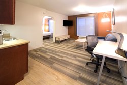  - Holiday Inn Express & Suites Grand Blanc - I-75, Exit 108