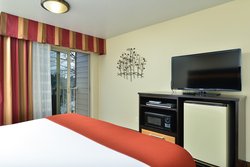 - Holiday Inn Express Gladstone