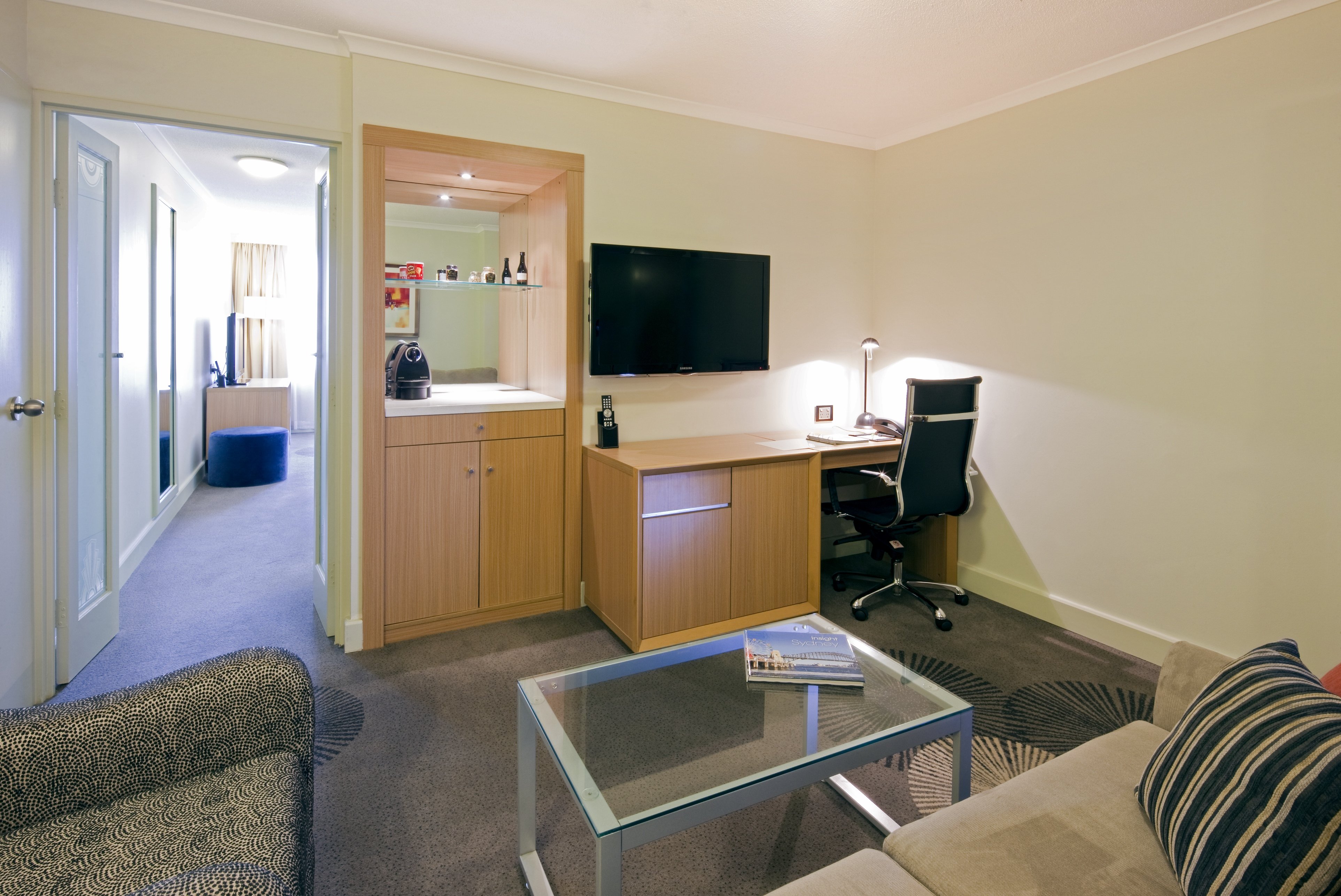 HOLIDAY INN PARRAMATTA-guestroom-Suite.jpg