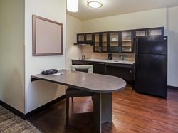  - Candlewood Suites Lenexa - I-35, Exit 224