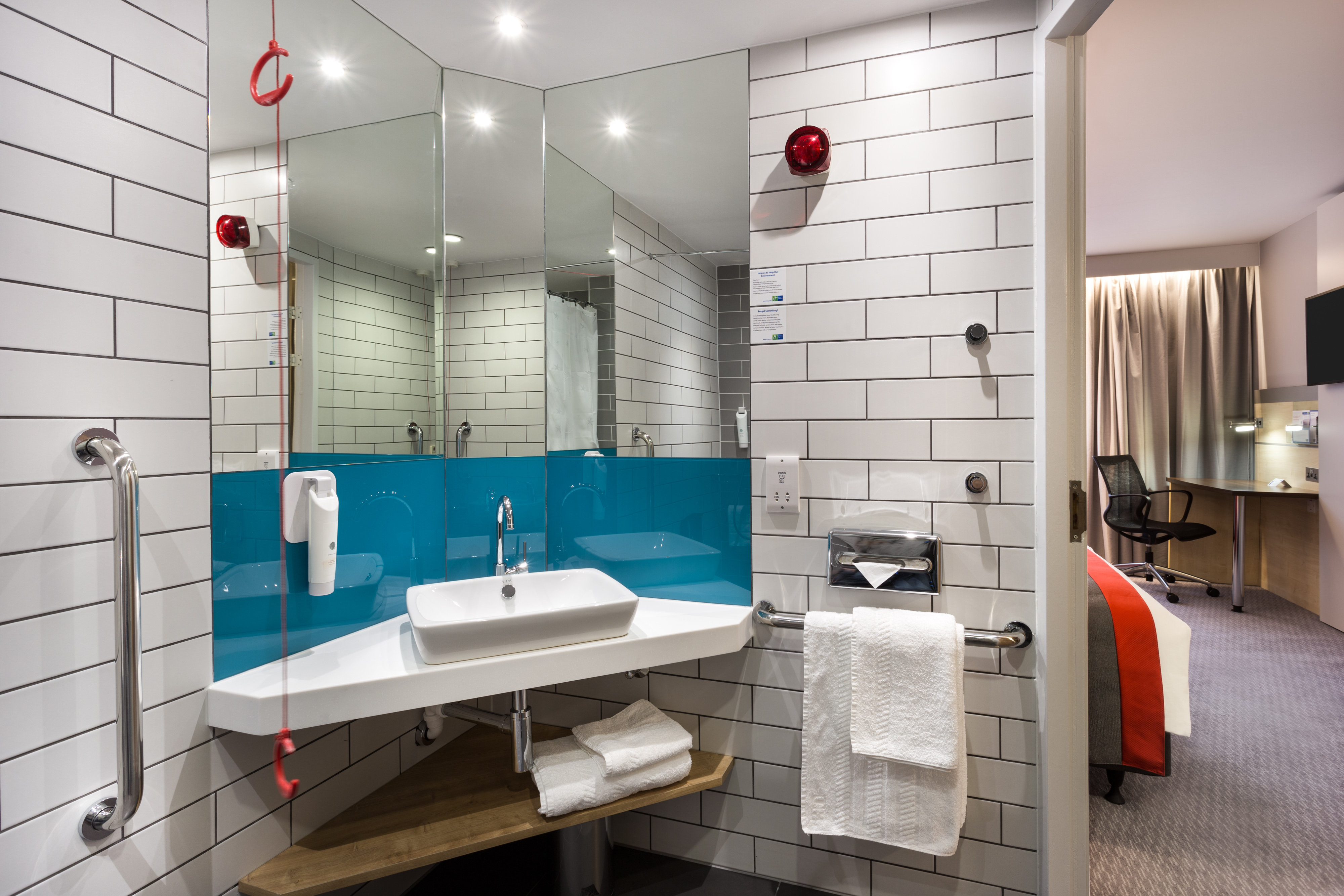 HOLIDAY INN EXP WATFORD JUNCTI BY I-guestroom-Our accessible en-suites are spacious and wheelchair friendly.jpg