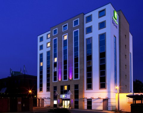 Welcome to the Holiday Inn Express London Watford Junction