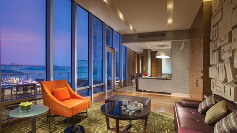 HOTEL INDIGO HARBOUR VIEW - Photo 135