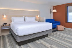  - Holiday Inn Express & Suites Island Lake Brighton